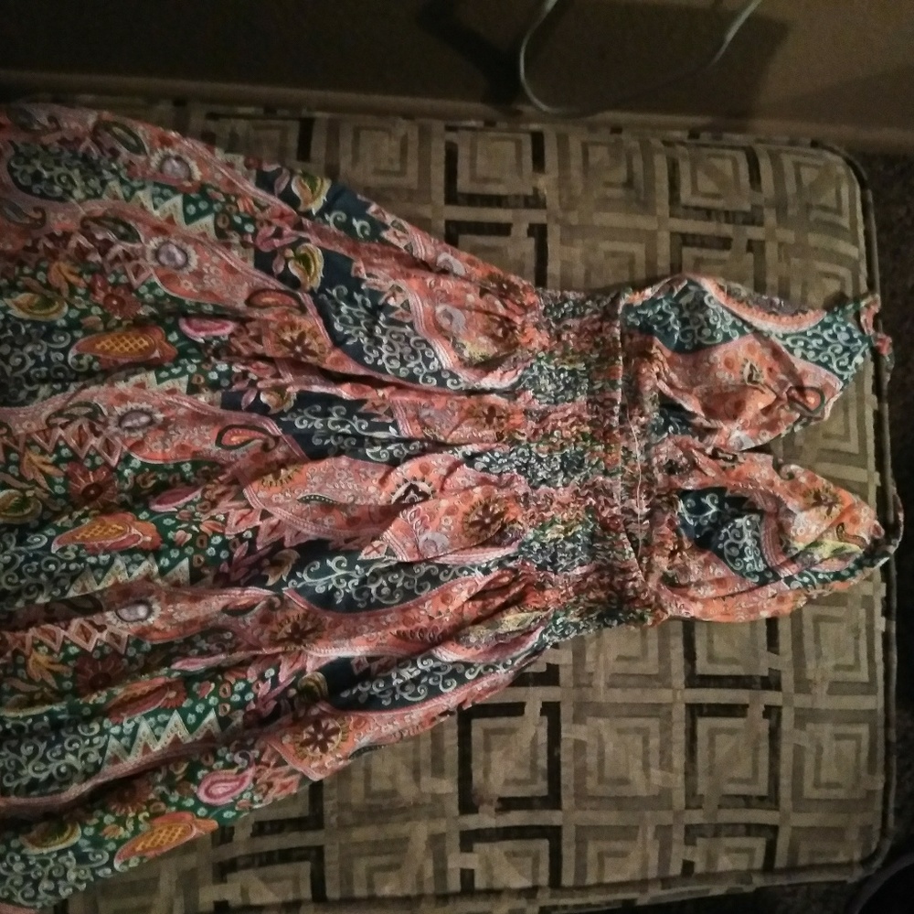 Three dresses - Picture 4 of 4